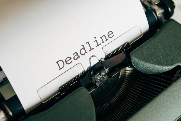 The word Deadline typed on a typewriter