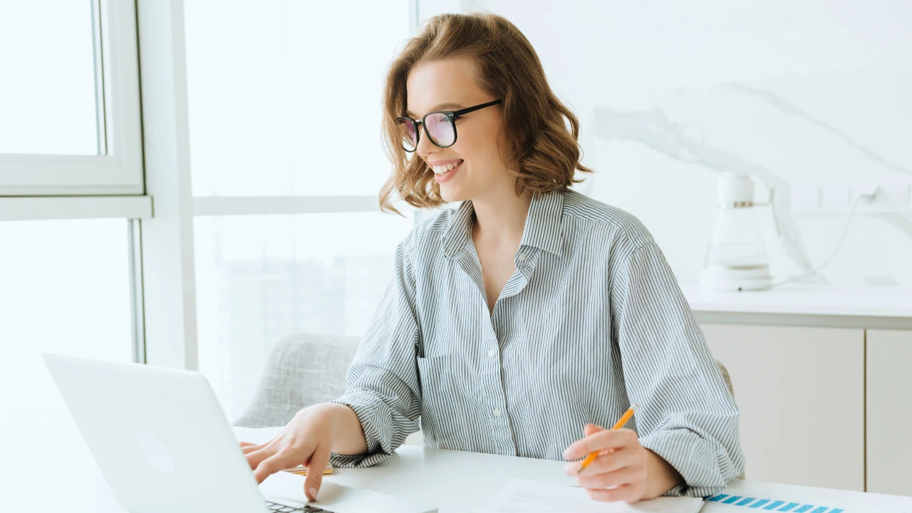 Expert Business Support Ireland – Professional woman working on a laptop, providing reliable business solutions.